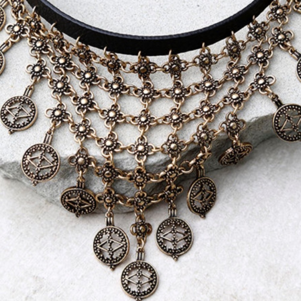 NWT Lulu’s In A Trance Black and Gold Choker